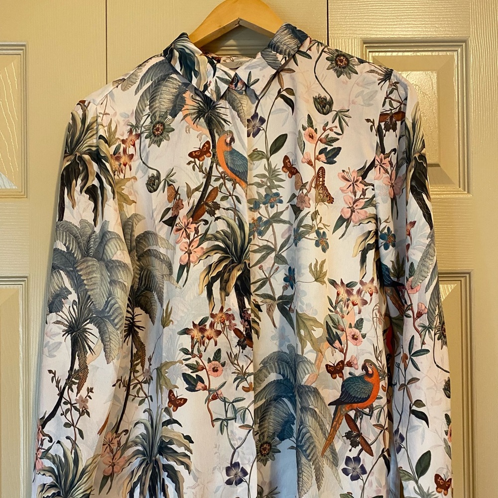 H&M long sleeve button down in jungle print, L